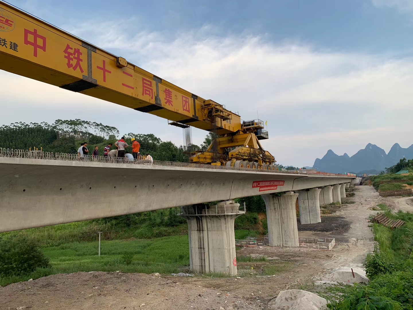 陇川预应力加固在公路桥梁施工应用